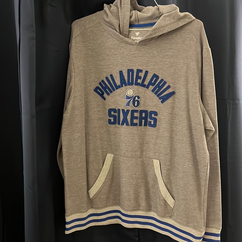 Lightweight men’s XL Philadelphia 76ers sweatshirt